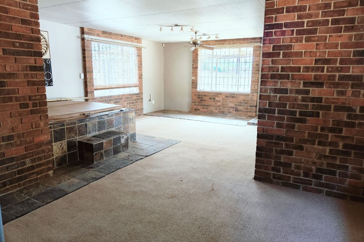 Spacious Family Home with Modern Features - Photo 3