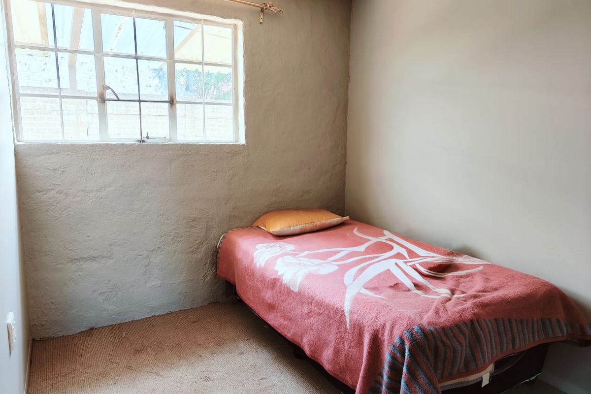 Spacious Family Home with Modern Features - Photo 5