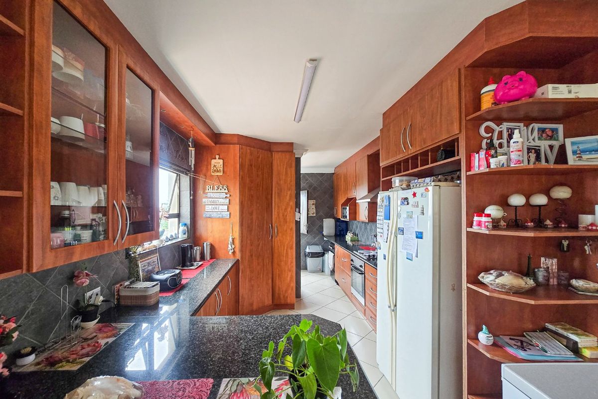 Home In Shelly Beach With Sea Views - Photo 3