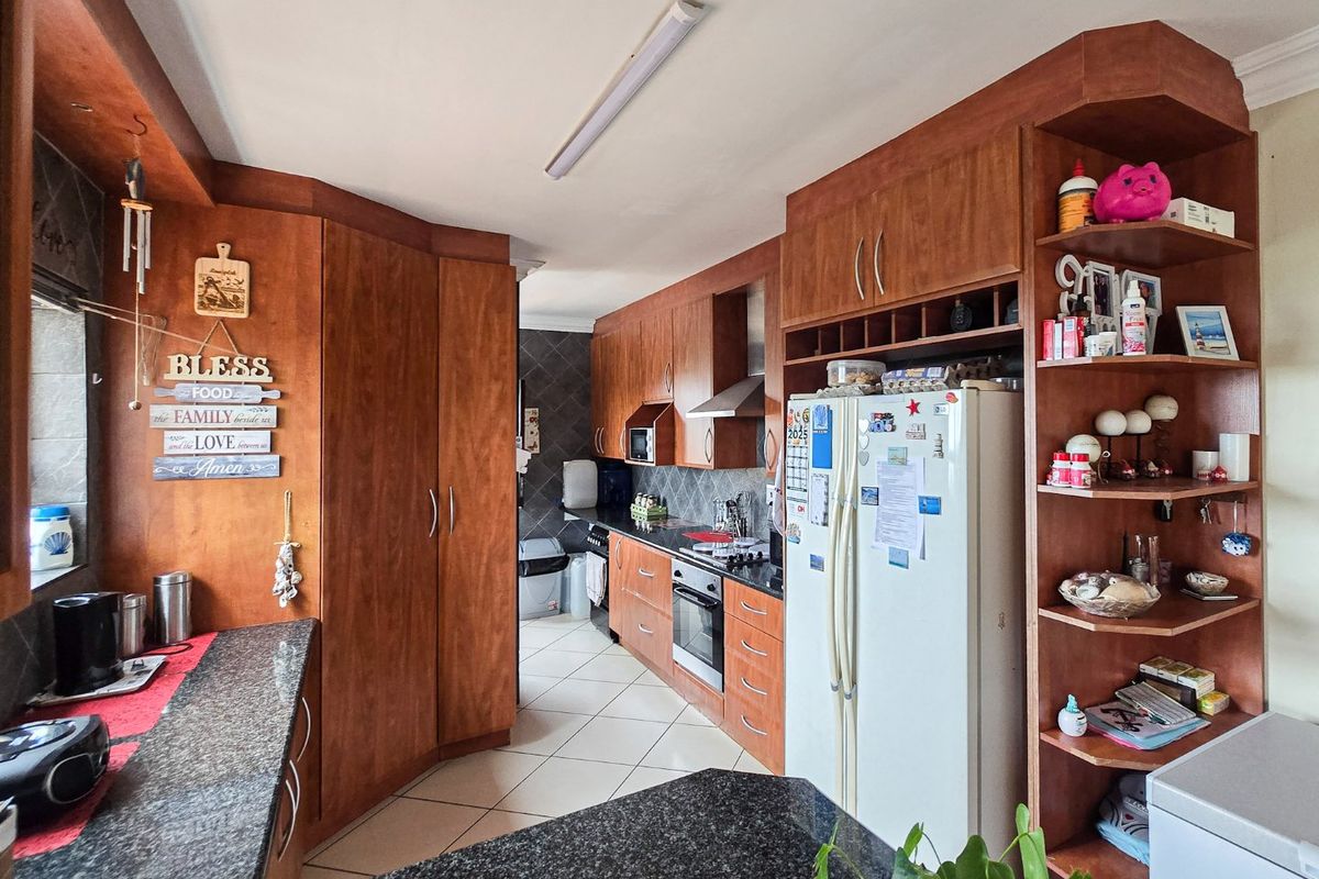 Home In Shelly Beach With Sea Views - Photo 4