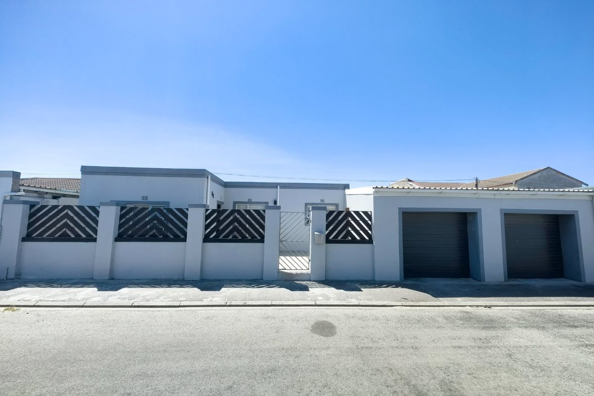 3 Bedroom Entertainers Dream in Prime Location! - Photo 5