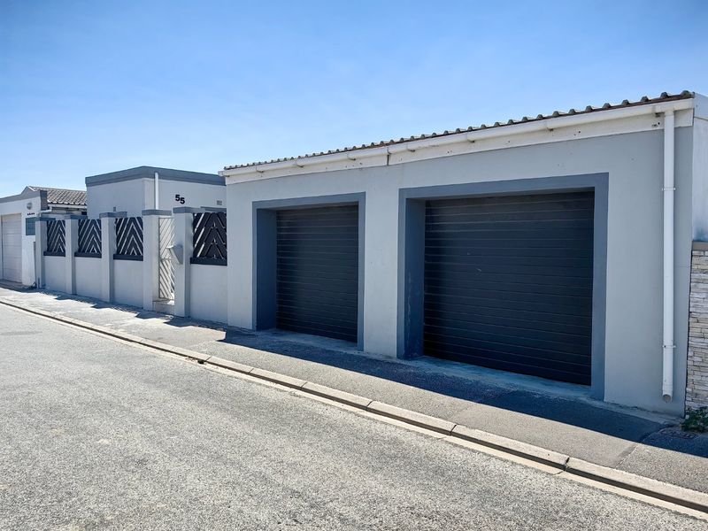 3 Bedroom Entertainers Dream in Prime Location! - Photo 7