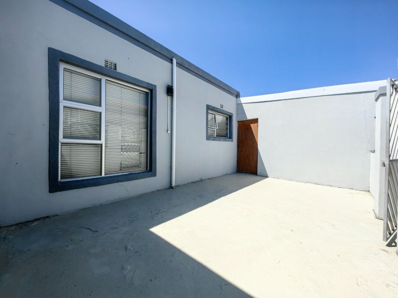 3 Bedroom Entertainers Dream in Prime Location! - Photo 8