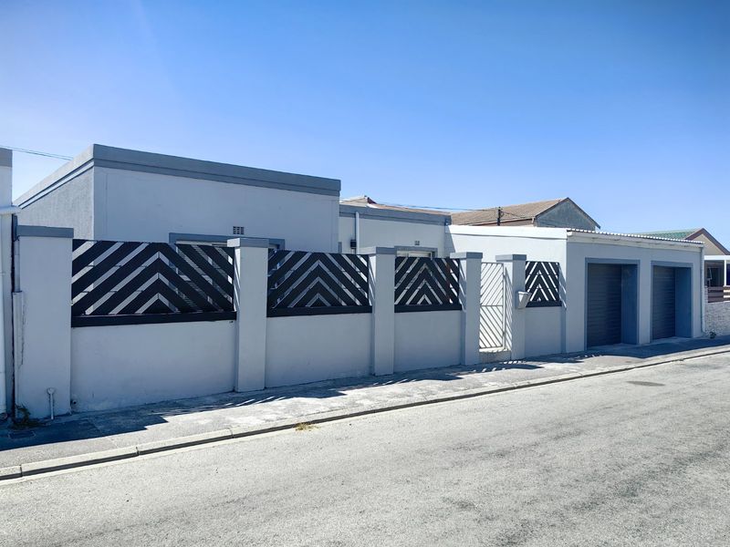 3 Bedroom Entertainers Dream in Prime Location! - Photo 6
