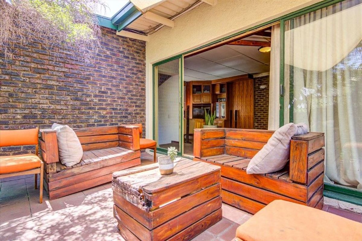 Spacious Family Home with Exceptional Features - Photo 3