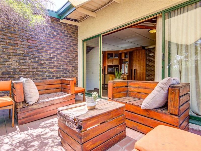 Spacious Family Home with Exceptional Features - Photo 3