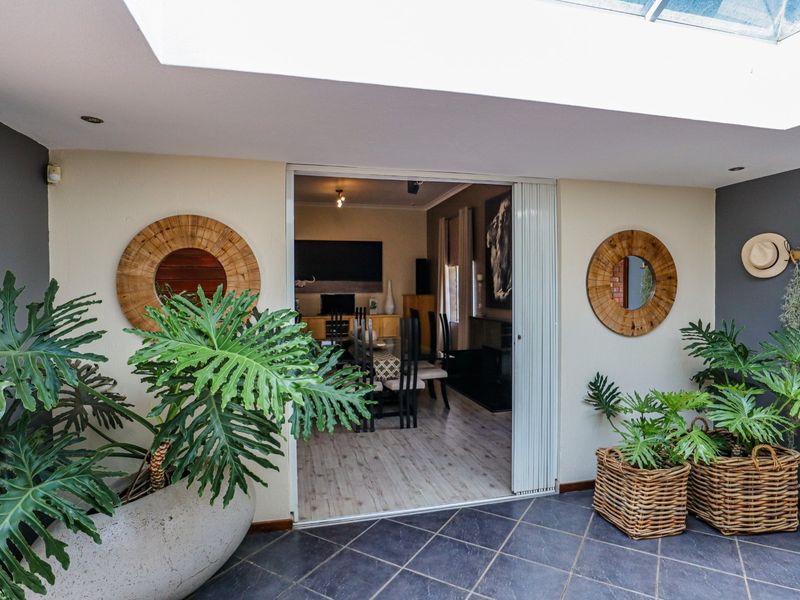 A Bespoke Residence For Sale in Bryanston  - Photo 10