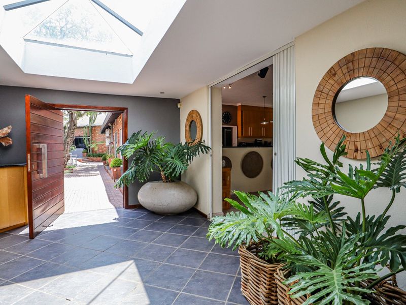 A Bespoke Residence For Sale in Bryanston  - Photo 9