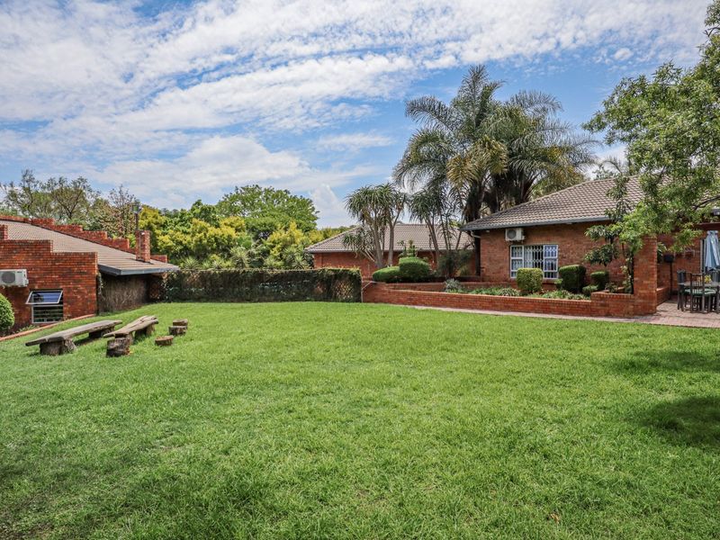 A Bespoke Residence For Sale in Bryanston  - Photo 4