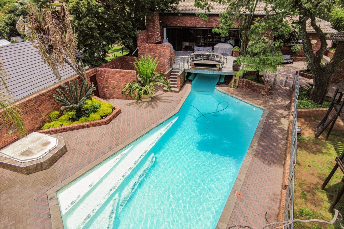 A Bespoke Residence For Sale in Bryanston  - Photo 3