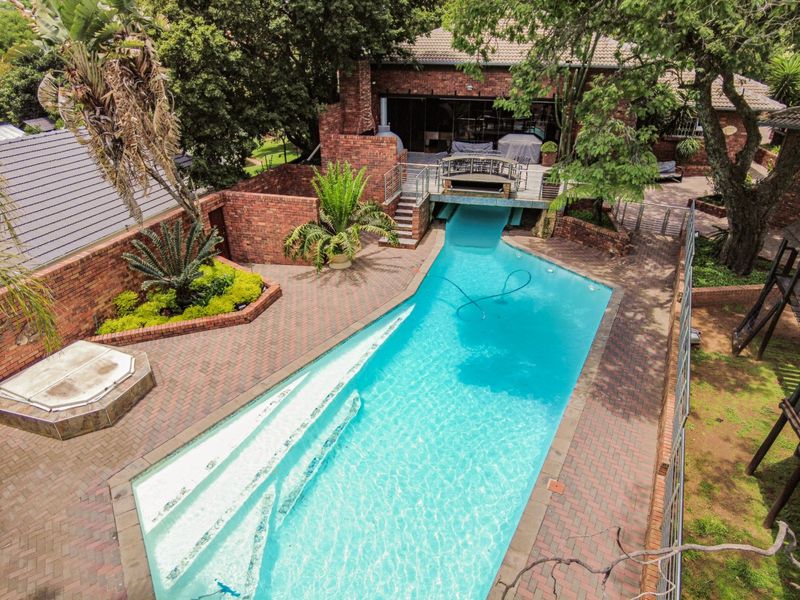 A Bespoke Residence For Sale in Bryanston  - Photo 3