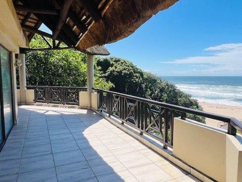 4 Bedroom Beachfront Apartment With Amazing Views – Renovation Opportunity! - Photo 8