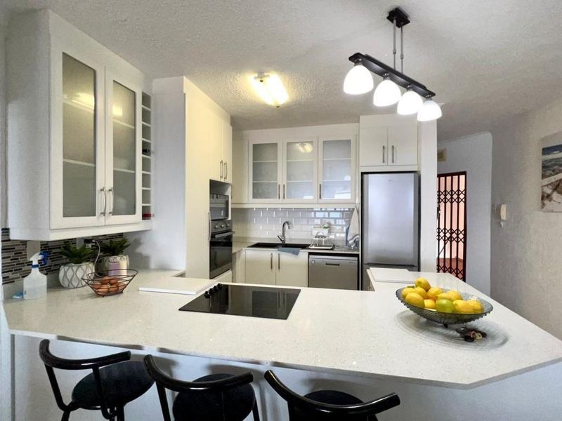 Upmarket Apartment In Uvongo - Photo 5