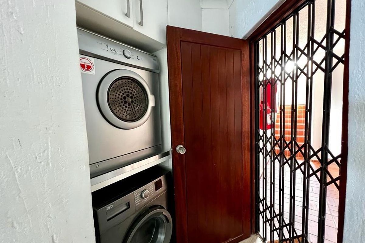 Upmarket Apartment In Uvongo - Photo 3