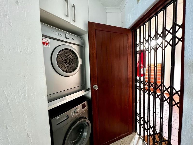 Upmarket Apartment In Uvongo - Photo 3