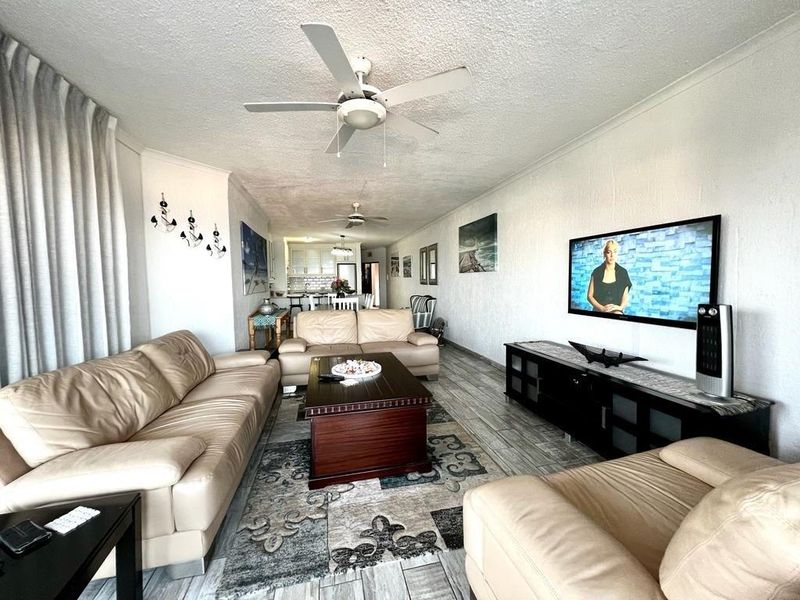 Upmarket Apartment In Uvongo - Photo 9