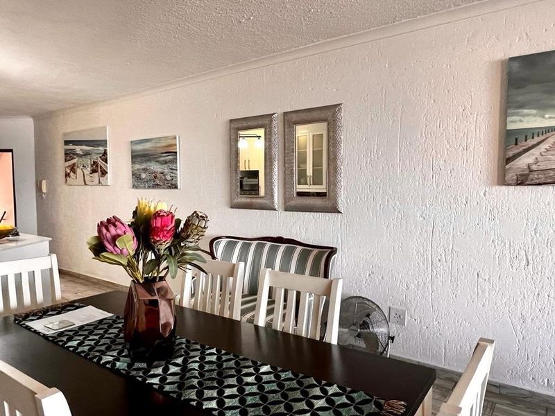 Upmarket Apartment In Uvongo - Photo 8