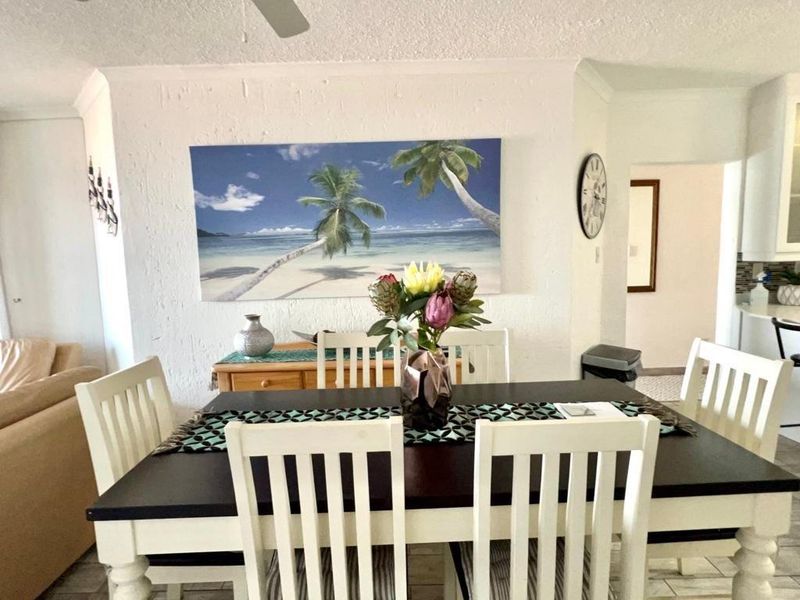 Upmarket Apartment In Uvongo - Photo 7