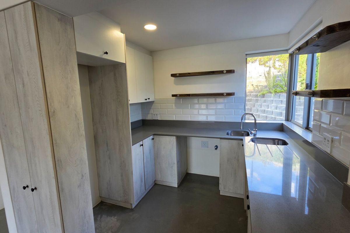 Beautiful Apartment.... Ground Floor Unit.... Large Garage with Direct Access !!! - Photo 3