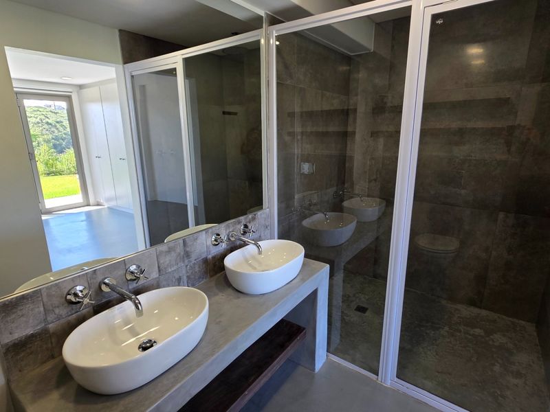 Beautiful Apartment.... Ground Floor Unit.... Large Garage with Direct Access !!! - Photo 9