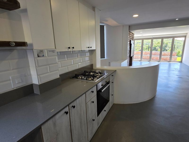 Beautiful Apartment.... Ground Floor Unit.... Large Garage with Direct Access !!! - Photo 4