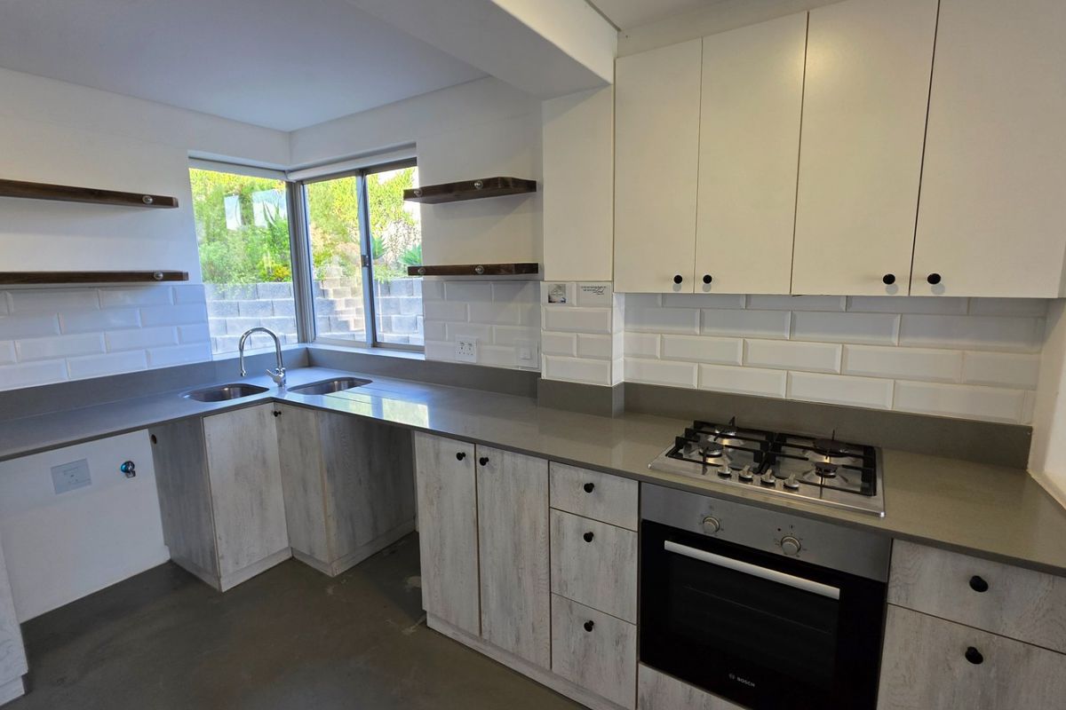 Beautiful Apartment.... Ground Floor Unit.... Large Garage with Direct Access !!! - Photo 2