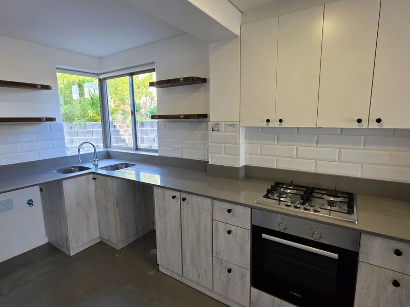 Beautiful Apartment.... Ground Floor Unit.... Large Garage with Direct Access !!! - Photo 2