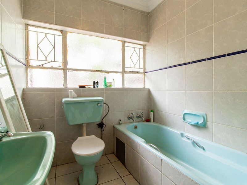 Charming 3-Bed 2 Bath Family Home in Naturena!!! - Photo 9