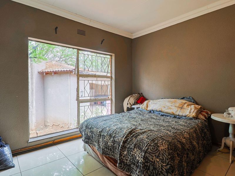 Charming 3-Bed 2 Bath Family Home in Naturena!!! - Photo 7