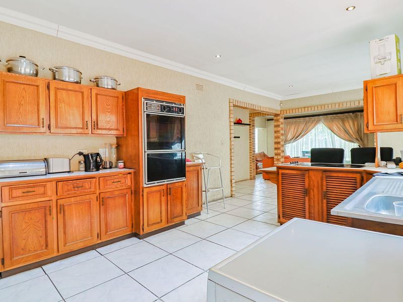 Charming 3-Bed 2 Bath Family Home in Naturena!!! - Photo 5