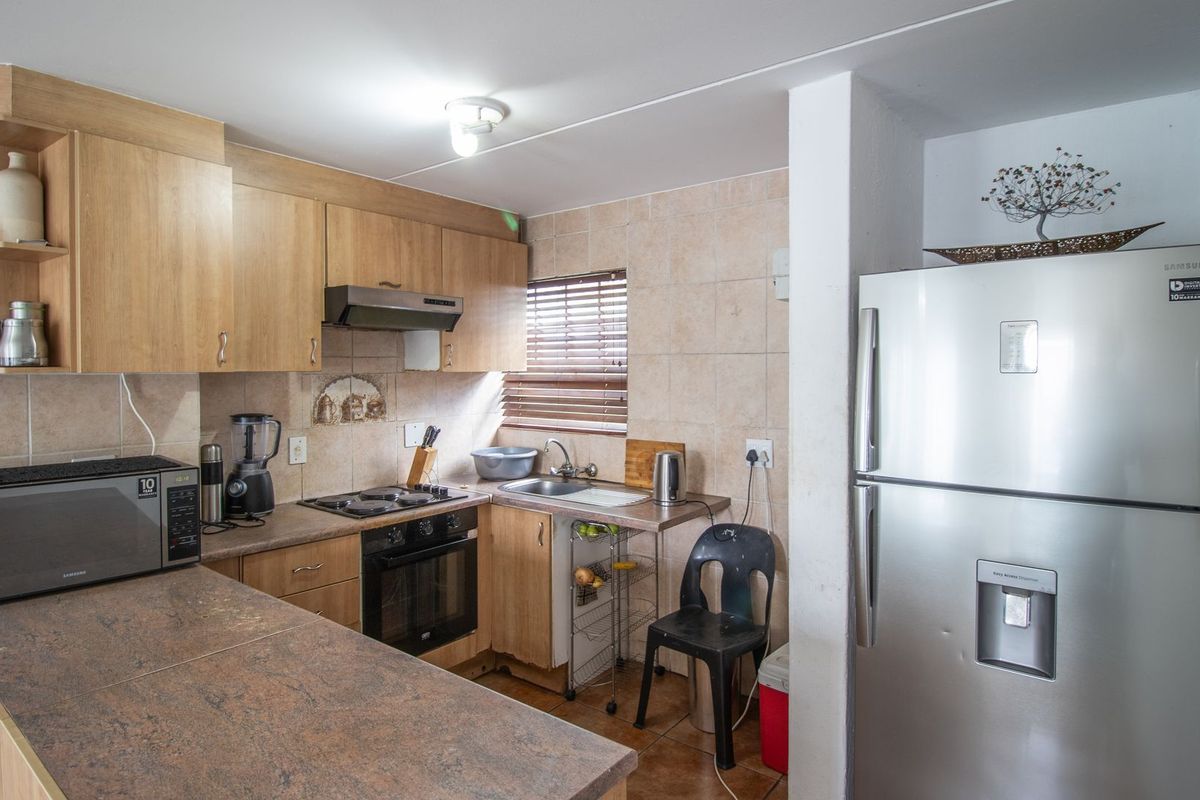 2-Bed, 1-Bath Ground Floor Unit for Sale in Lyndhurst Estate - Photo 4