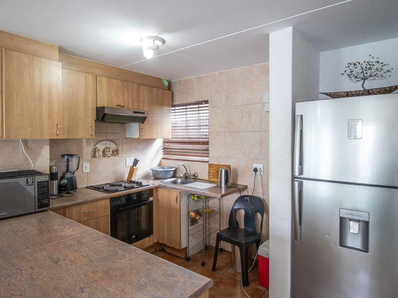 2-Bed, 1-Bath Ground Floor Unit for Sale in Lyndhurst Estate - Photo 4