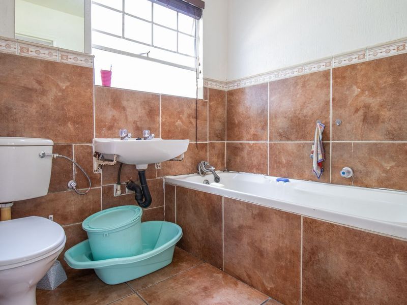 2-Bed, 1-Bath Ground Floor Unit for Sale in Lyndhurst Estate - Photo 6