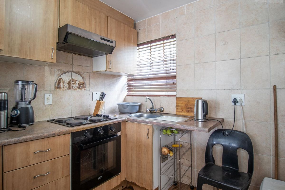 2-Bed, 1-Bath Ground Floor Unit for Sale in Lyndhurst Estate - Photo 5