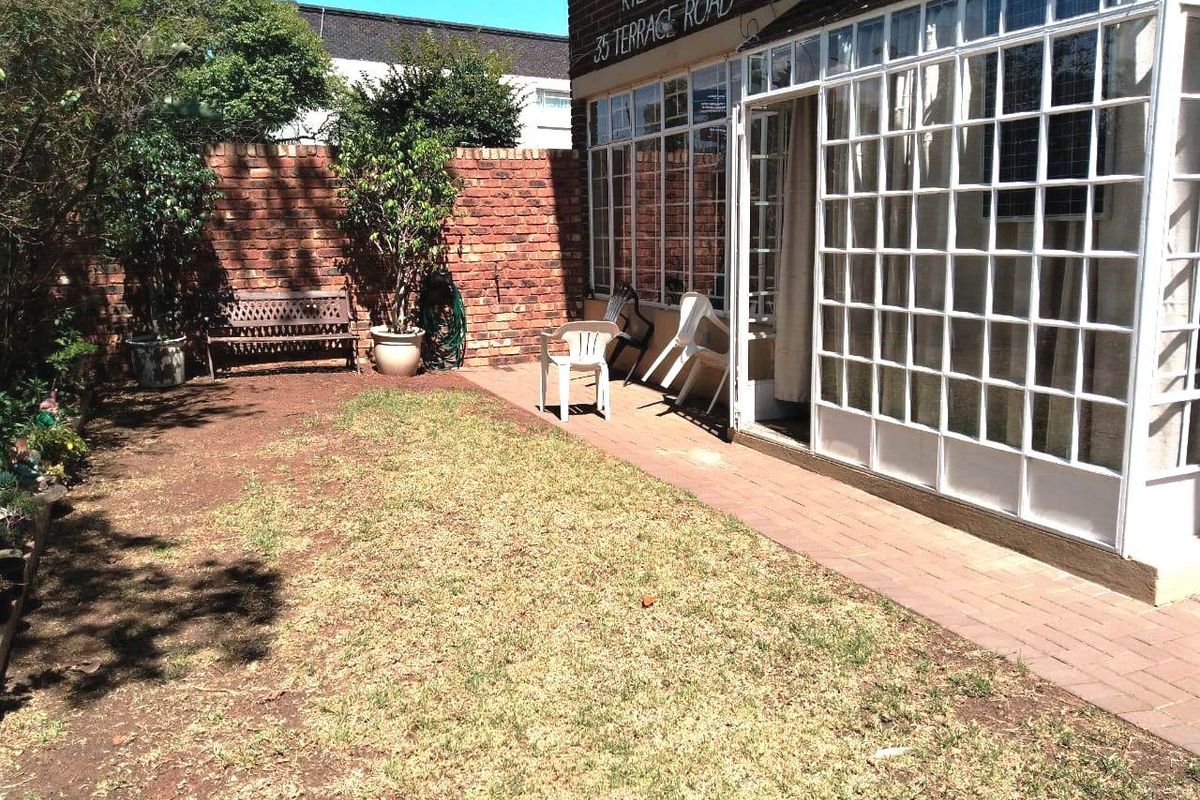 Secure Spacious Garden Unit  - Photo 2