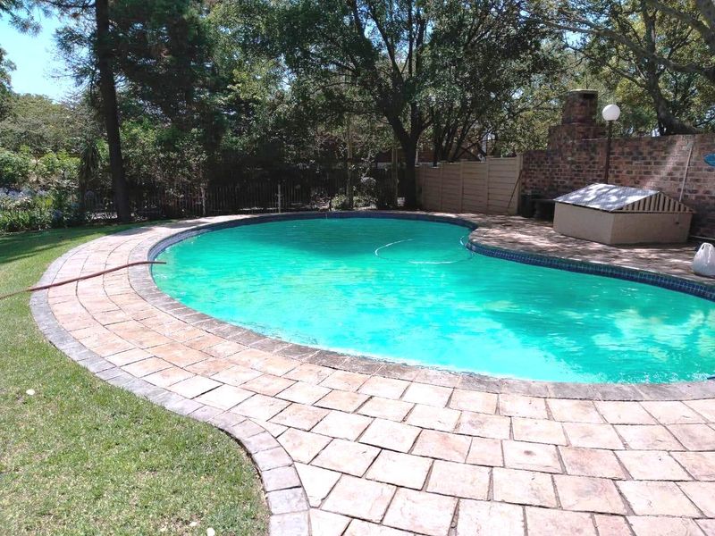 Secure Spacious Garden Unit  - Photo 4