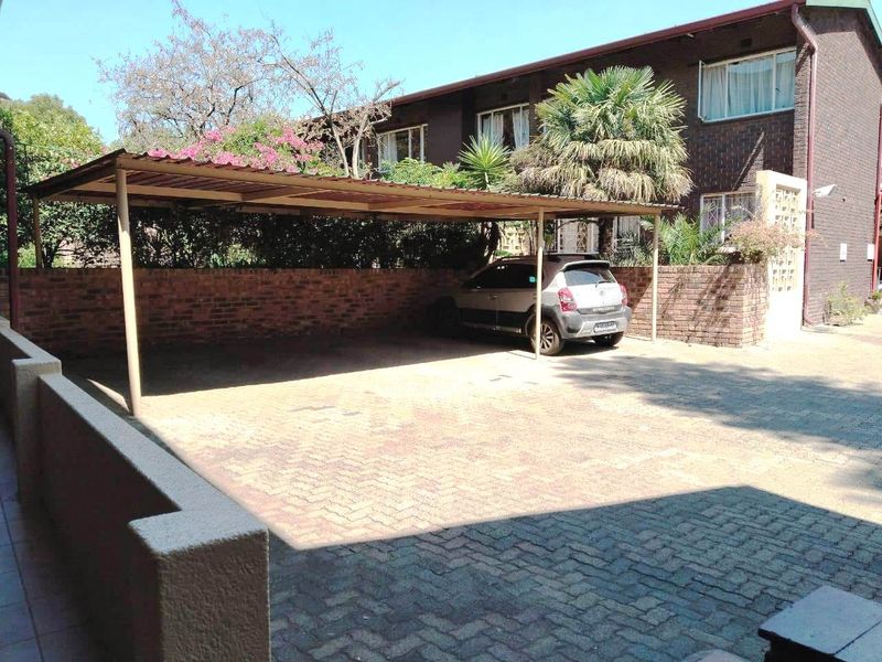 Secure Spacious Garden Unit  - Photo 3