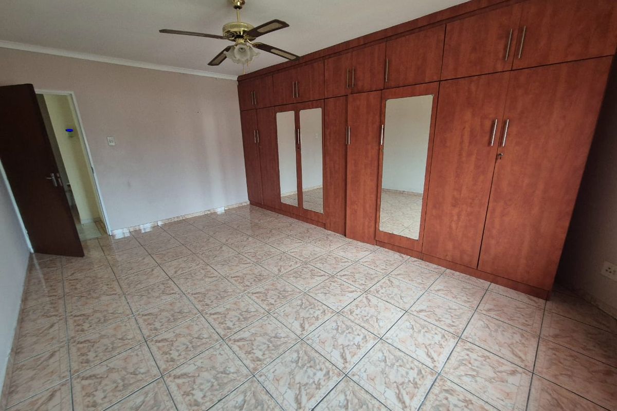 3 Bedroom House To Let in Woodhaven - R9,000 pm - Photo 5