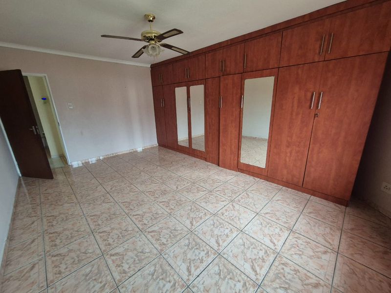 3 Bedroom House To Let in Woodhaven - R9,000 pm - Photo 5