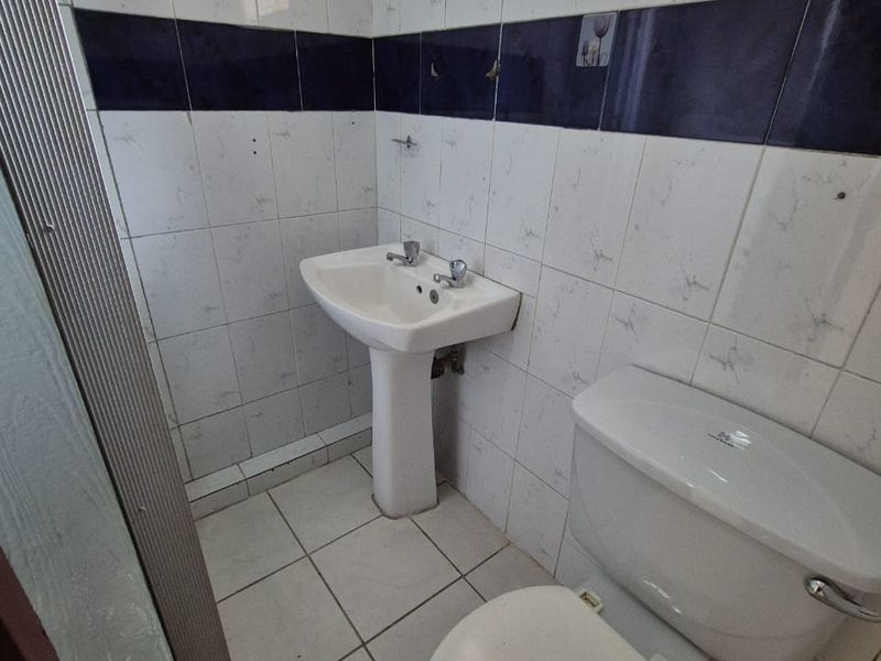 3 Bedroom House To Let in Woodhaven - R9,000 pm - Photo 10