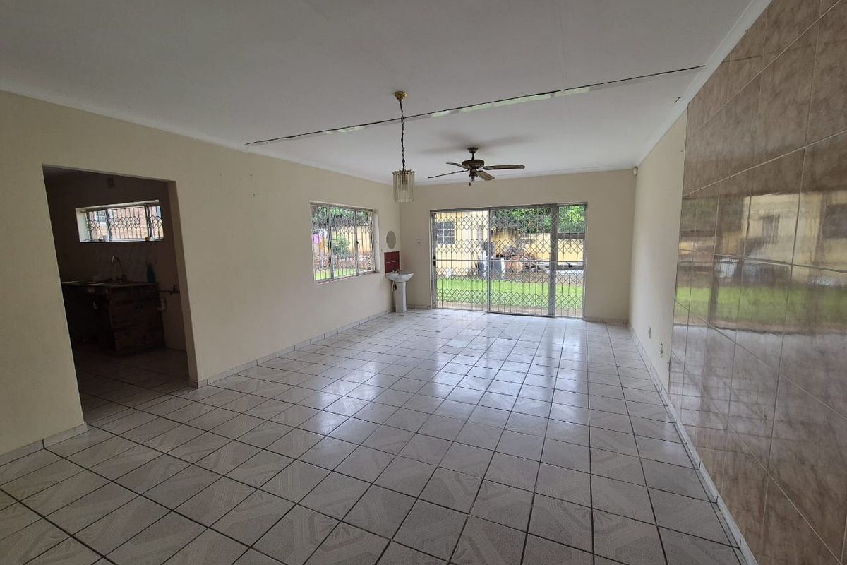 3 Bedroom House To Let in Woodhaven - R9,000 pm - Photo 3