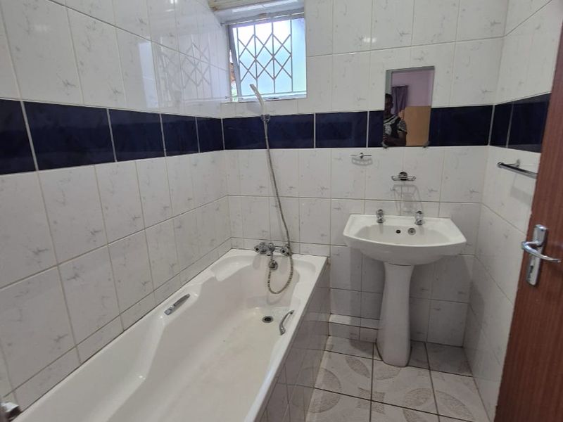 3 Bedroom House To Let in Woodhaven - R9,000 pm - Photo 7