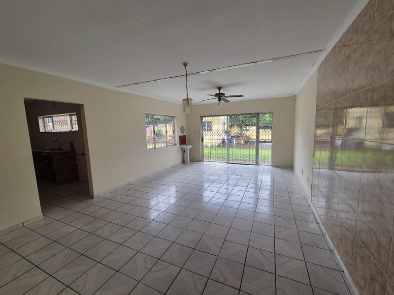3 Bedroom House To Let in Woodhaven - R9,000 pm - Photo 6