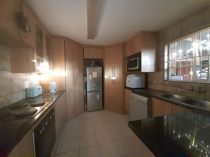 Your Dream Duplex Townhouse Awaits! - Photo 3