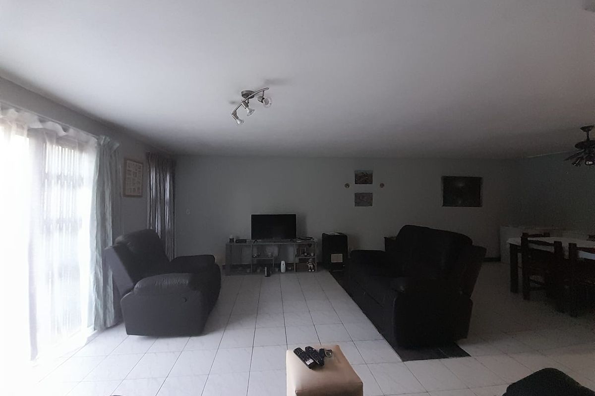 Your Dream Duplex Townhouse Awaits! - Photo 5