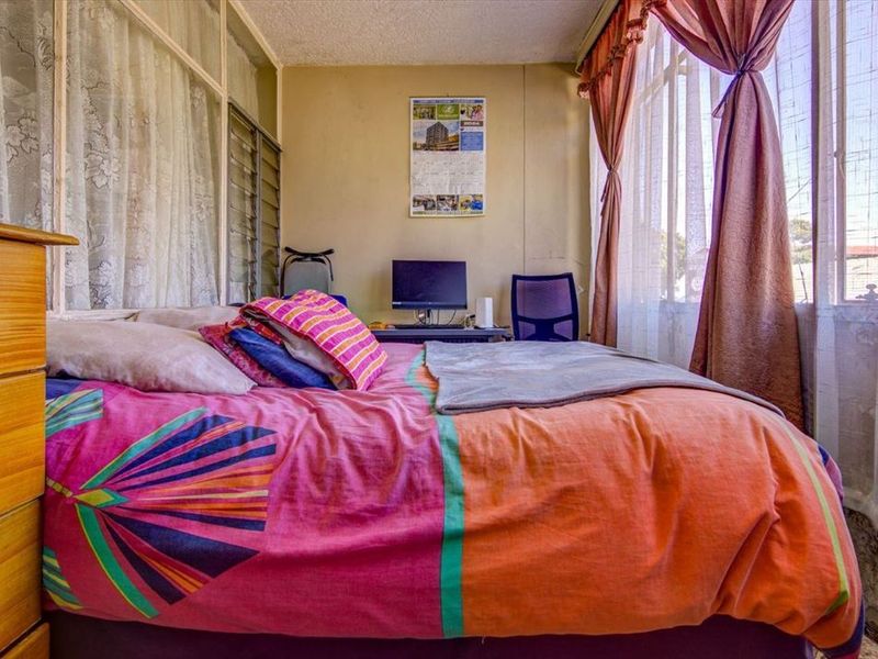 Charming Home with Spacious Living and Ideal Amenities - Photo 3