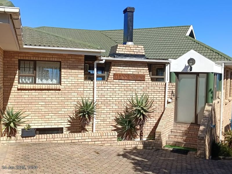 Beachfront Oasis with Panoramic Sea Views in an Exclusive Cul-de-Sac! - Photo 6