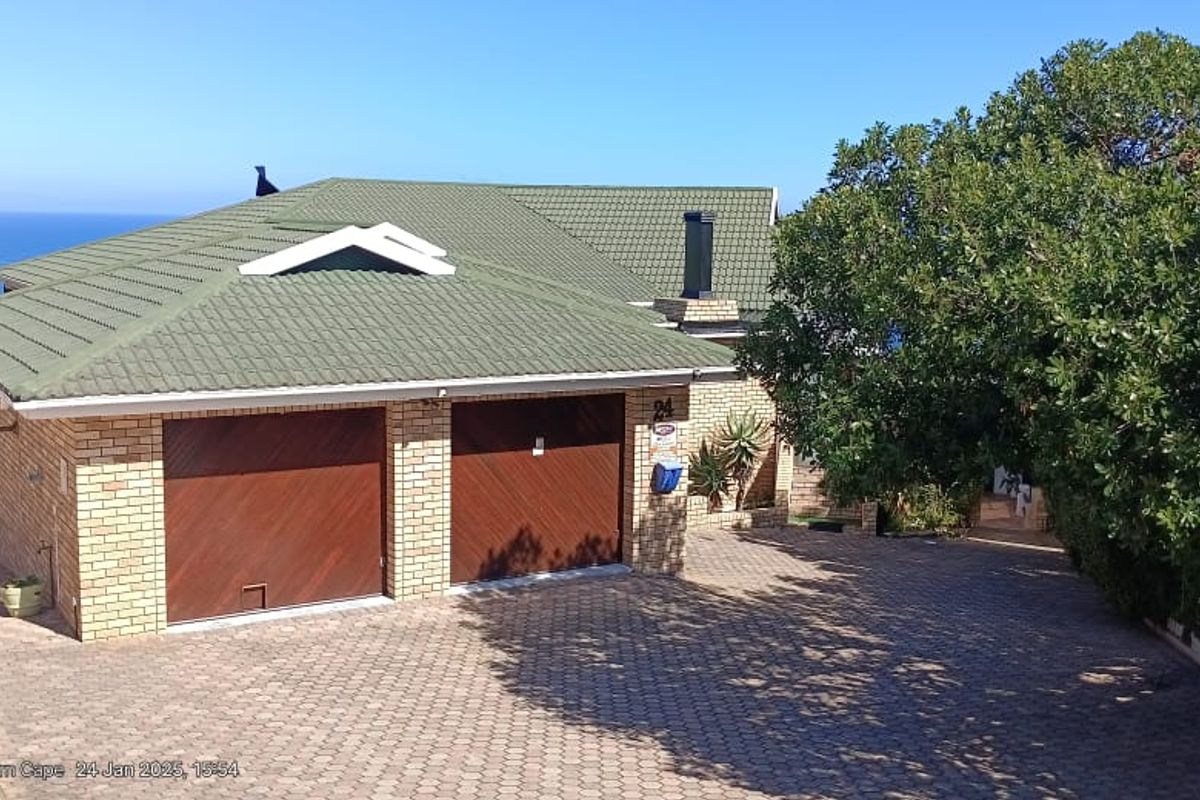 Beachfront Oasis with Panoramic Sea Views in an Exclusive Cul-de-Sac! - Photo 3