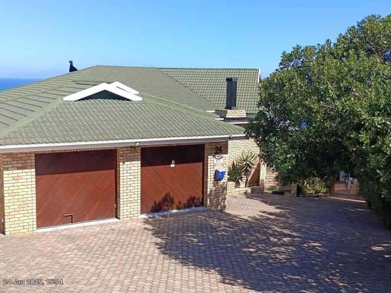 Beachfront Oasis with Panoramic Sea Views in an Exclusive Cul-de-Sac! - Photo 3