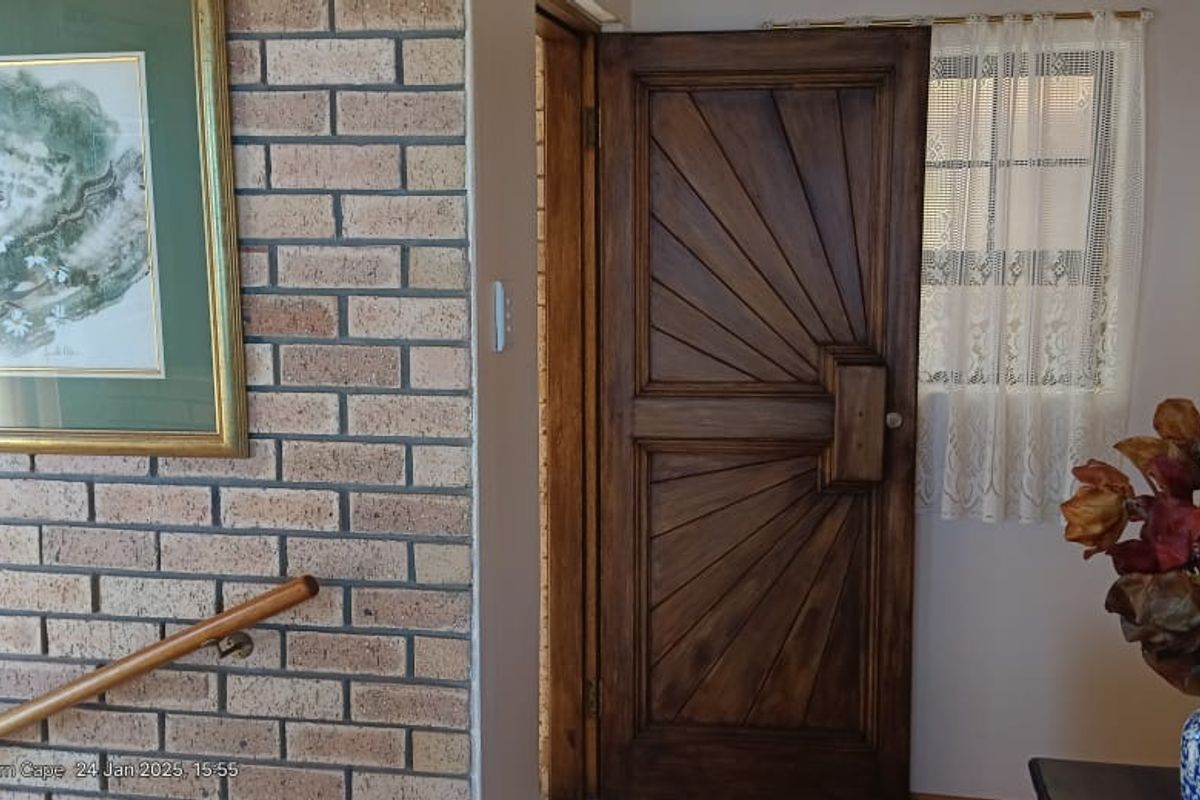 Beachfront Oasis with Panoramic Sea Views in an Exclusive Cul-de-Sac! - Photo 2